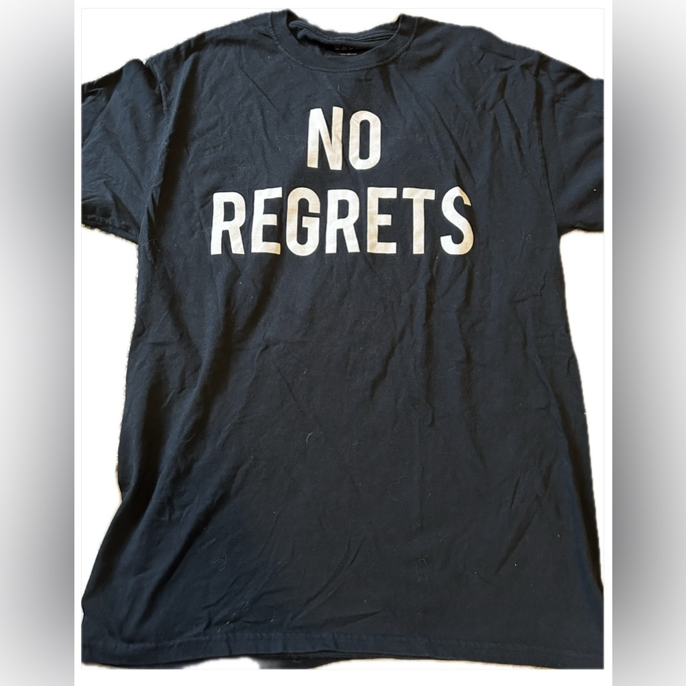 Men’s No regrets tee.